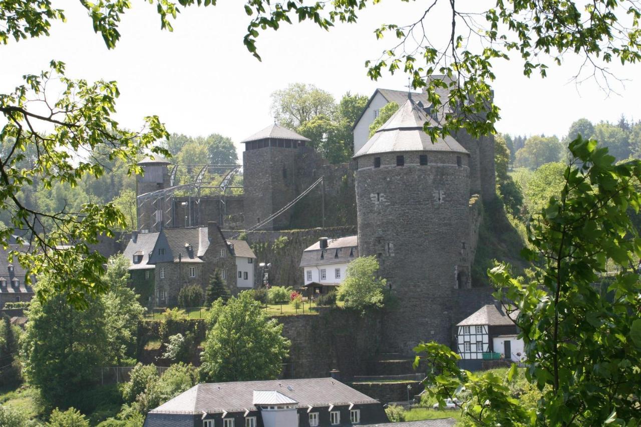 Ferienwohnung "Kunterbunt" Mit Burgblick Und Dachterrasse Monschau Kültér fotó